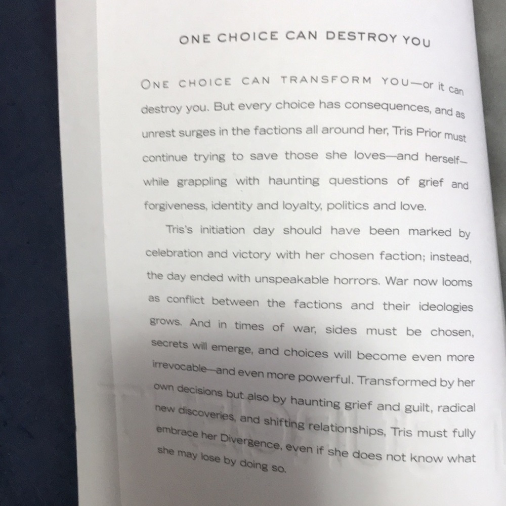 Insurgent - Veronica Roth - Picture 2 of 2